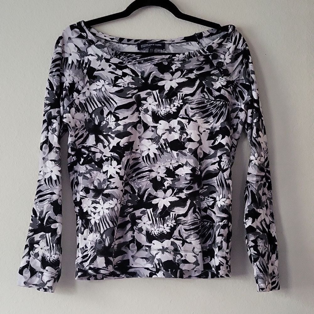 Jones New York Black and‎ White Tropical Print Long Sleeved Blouse Size Small